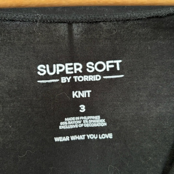 Torrid super soft cosmic embroidered t-shirt - Picture 3 of 3